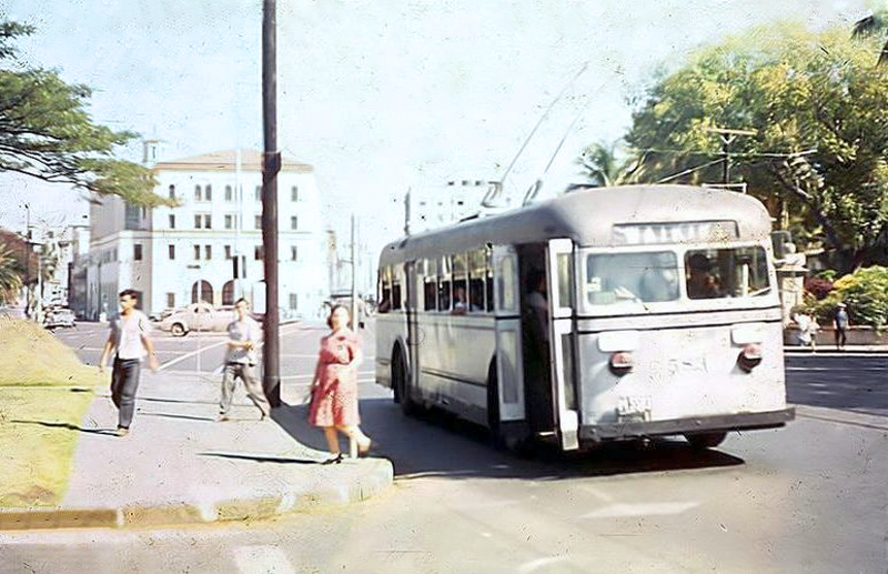 Honolulu trolley bus