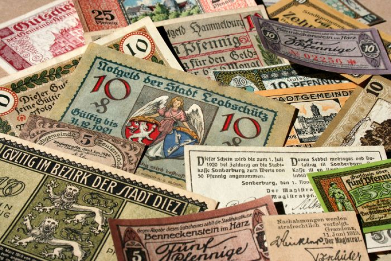 1920px-German_banknotes_in_1917-1919 _the_town_money
